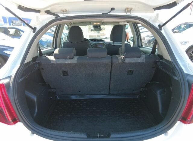 
								Toyota YARIS HYBRID ACTIVE 2016 completo									