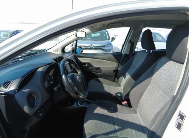 
								Toyota YARIS HYBRID ACTIVE 2016 completo									