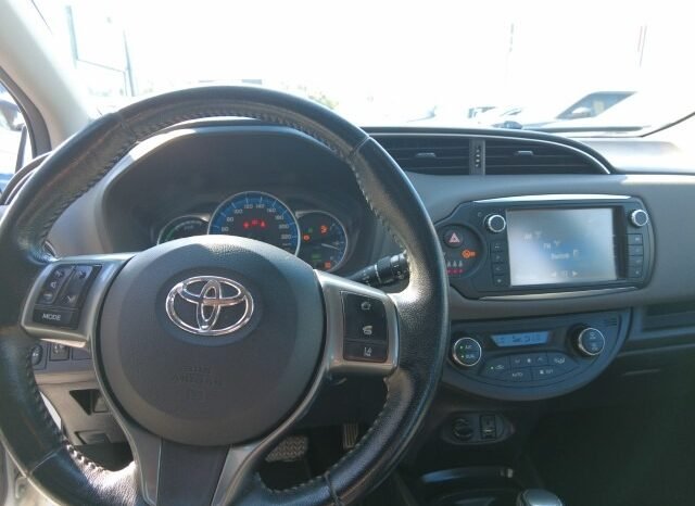 
								Toyota YARIS HYBRID ACTIVE 2016 completo									
