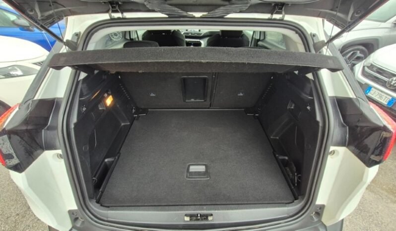 
								Peugeot 3008 EAT8 BUSINESS 2019 completo									