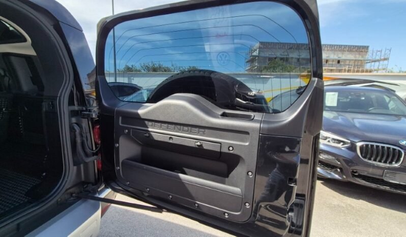 
								LAND ROVER DEFENDER AUTO HSE 2020 completo									