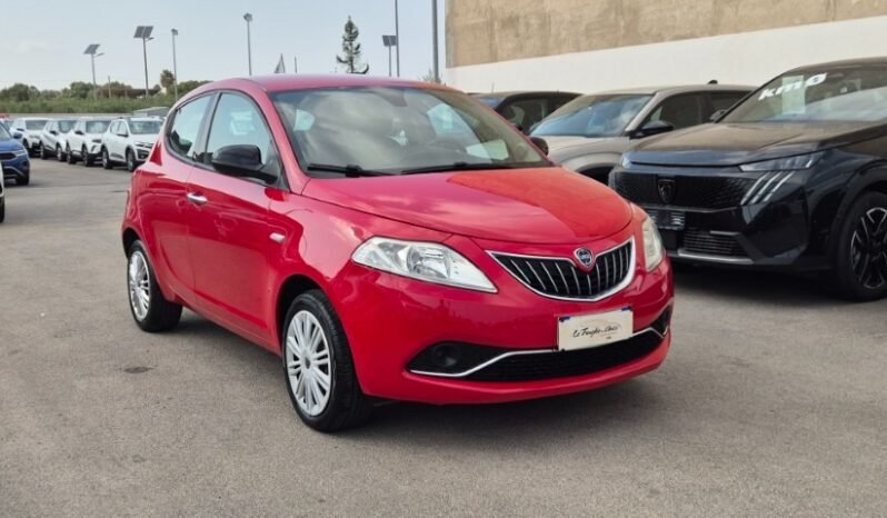 
								Lancia YPSILON 2021 completo									