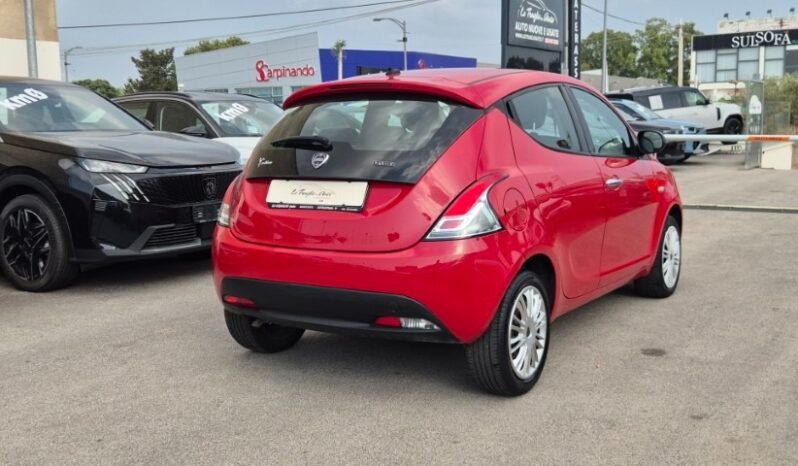 
								Lancia YPSILON 2021 completo									