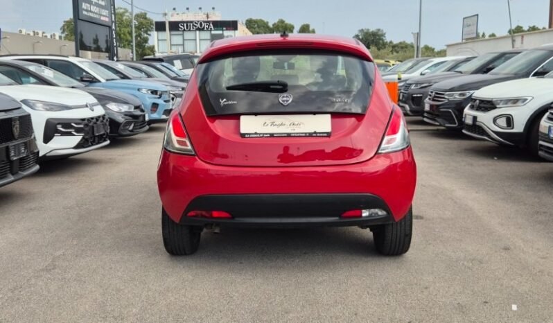 
								Lancia YPSILON 2021 completo									