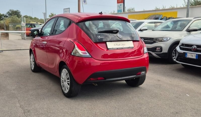 
								Lancia YPSILON 2021 completo									