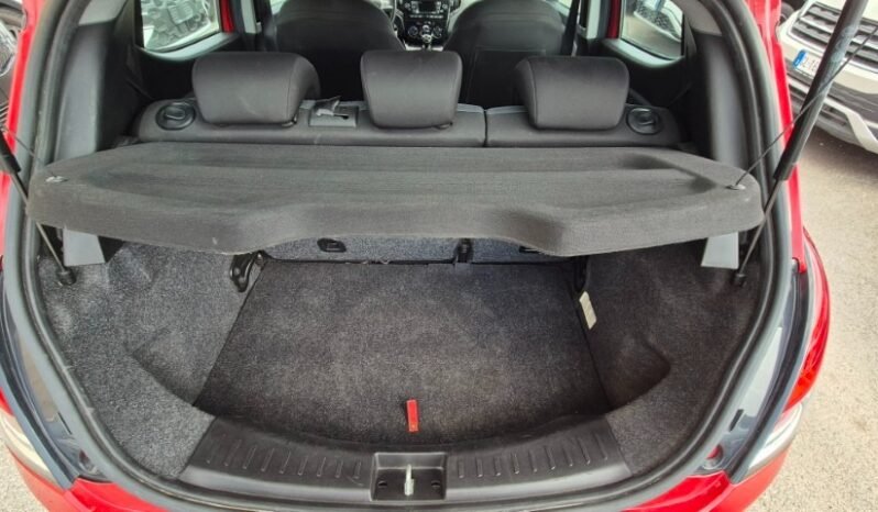 
								Lancia YPSILON 2021 completo									