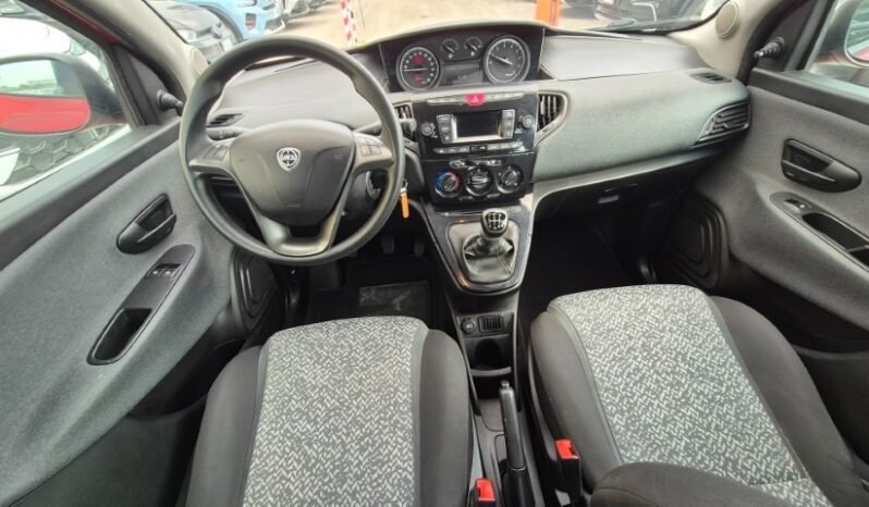 
								Lancia YPSILON 2021 completo									