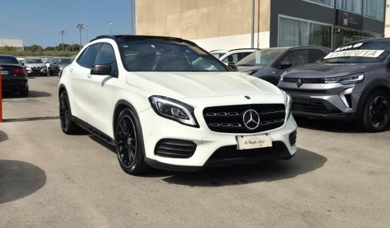 
								Mercedes GLA 220D AUTOMATIC 4MATIC PREMIUM (TETTO APRIBILE) 2017 completo									