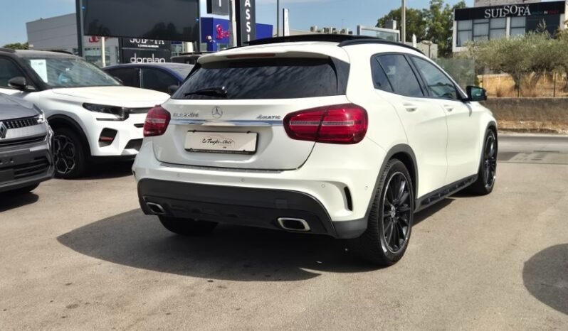 
								Mercedes GLA 220D AUTOMATIC 4MATIC PREMIUM (TETTO APRIBILE) 2017 completo									
