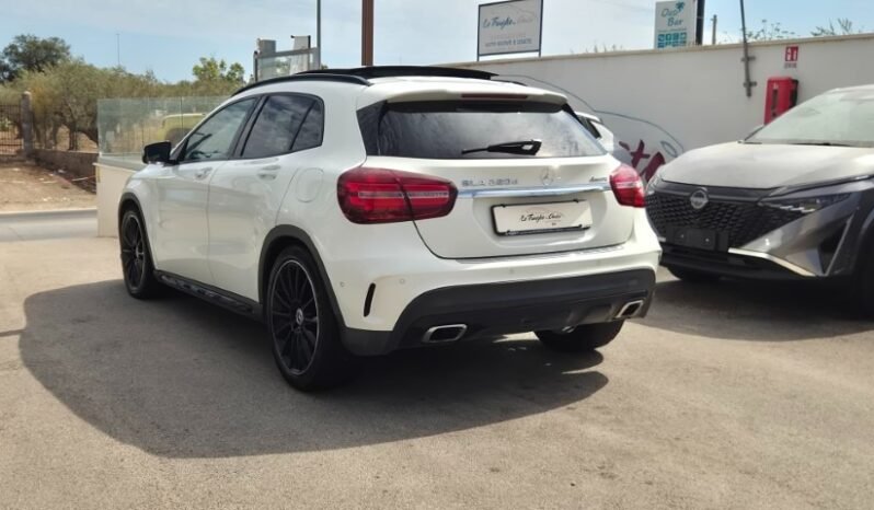 
								Mercedes GLA 220D AUTOMATIC 4MATIC PREMIUM (TETTO APRIBILE) 2017 completo									