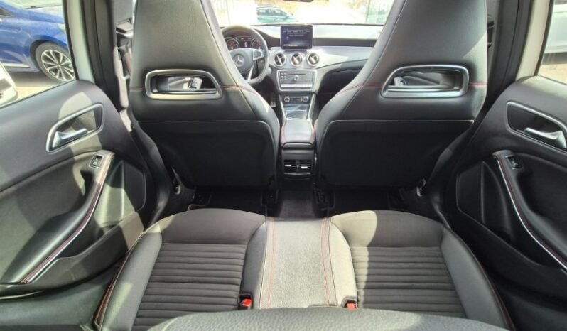 
								Mercedes GLA 220D AUTOMATIC 4MATIC PREMIUM (TETTO APRIBILE) 2017 completo									