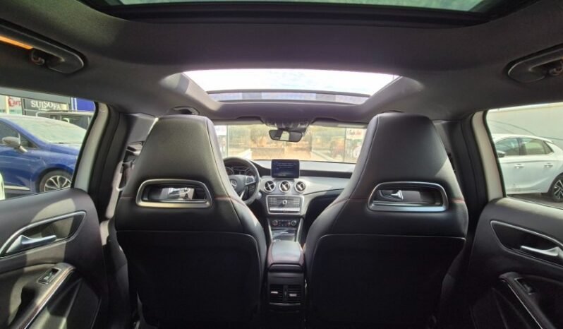 
								Mercedes GLA 220D AUTOMATIC 4MATIC PREMIUM (TETTO APRIBILE) 2017 completo									