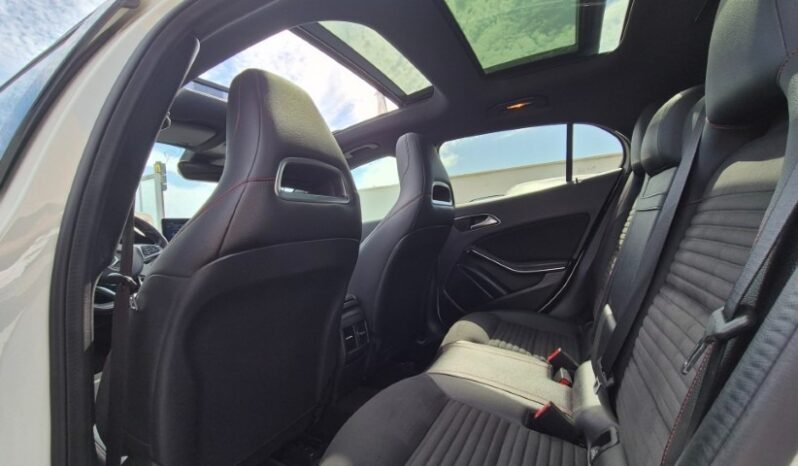 
								Mercedes GLA 220D AUTOMATIC 4MATIC PREMIUM (TETTO APRIBILE) 2017 completo									