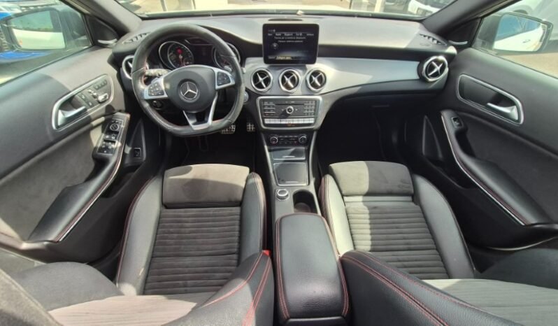 
								Mercedes GLA 220D AUTOMATIC 4MATIC PREMIUM (TETTO APRIBILE) 2017 completo									