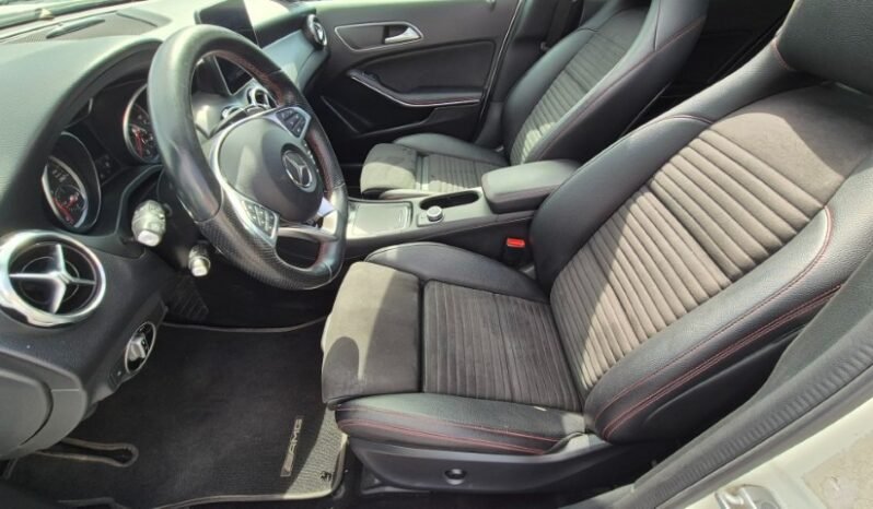 
								Mercedes GLA 220D AUTOMATIC 4MATIC PREMIUM (TETTO APRIBILE) 2017 completo									