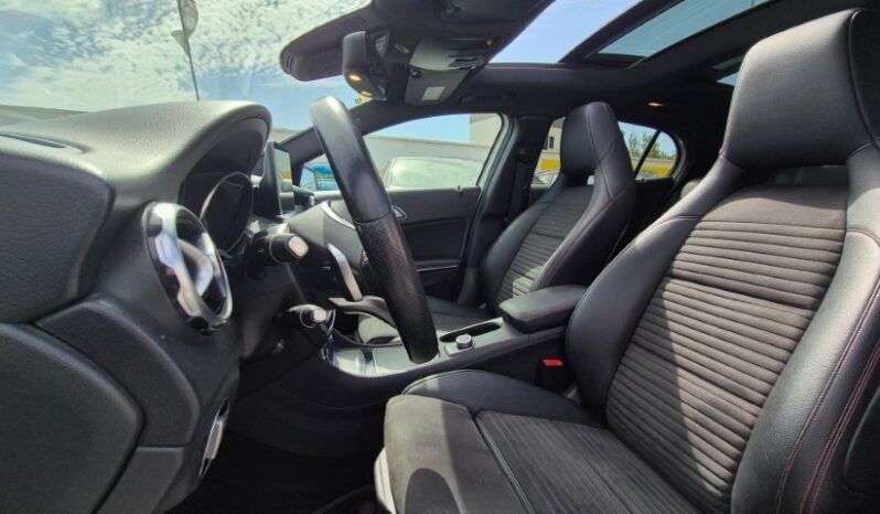 
								Mercedes GLA 220D AUTOMATIC 4MATIC PREMIUM (TETTO APRIBILE) 2017 completo									