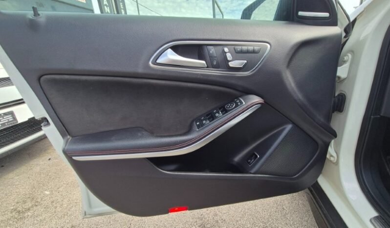 
								Mercedes GLA 220D AUTOMATIC 4MATIC PREMIUM (TETTO APRIBILE) 2017 completo									