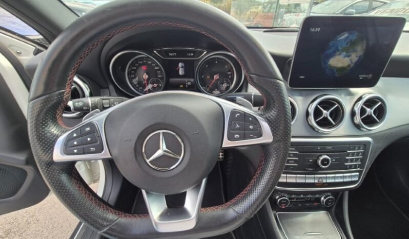 
								Mercedes GLA 220D AUTOMATIC 4MATIC PREMIUM (TETTO APRIBILE) 2017 completo									