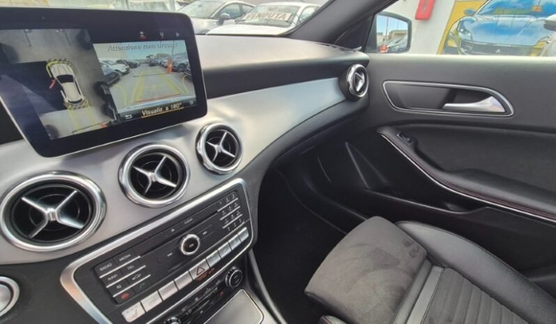 
								Mercedes GLA 220D AUTOMATIC 4MATIC PREMIUM (TETTO APRIBILE) 2017 completo									