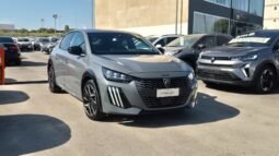 
										Peugeot 208 HYBRID GT 2025 completo									