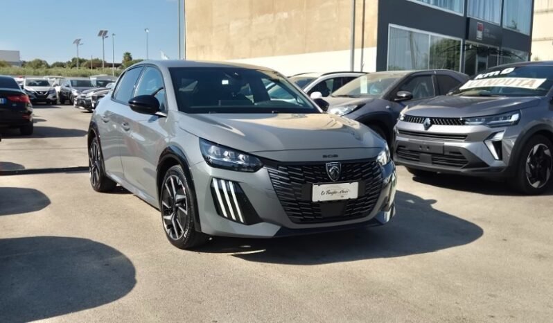 
								Peugeot 208 HYBRID GT 2025 completo									