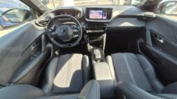
										Peugeot 208 HYBRID GT 2025 completo									