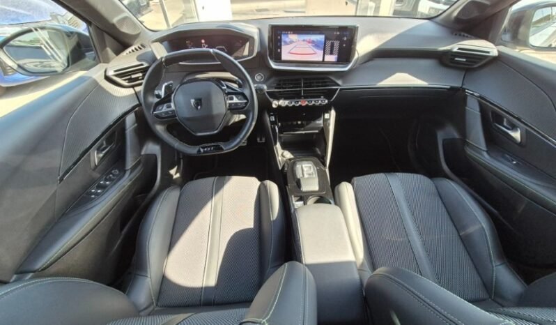 
								Peugeot 208 HYBRID GT 2025 completo									