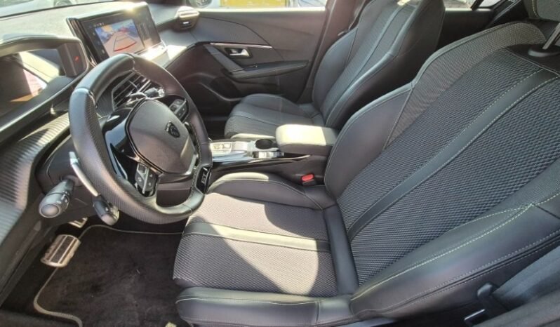 
								Peugeot 208 HYBRID GT 2025 completo									