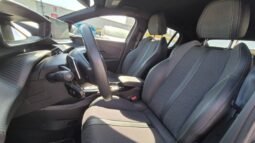 
										Peugeot 208 HYBRID GT 2025 completo									