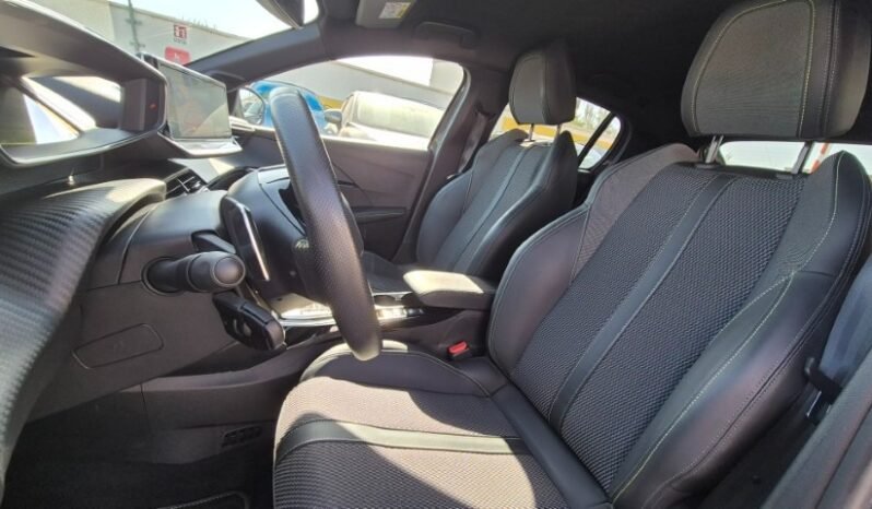 
								Peugeot 208 HYBRID GT 2025 completo									
