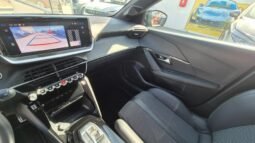 
										Peugeot 208 HYBRID GT 2025 completo									