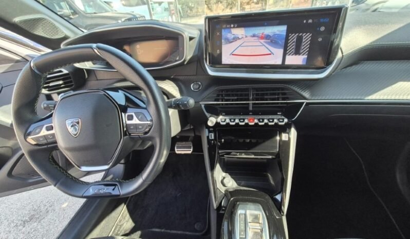 
								Peugeot 208 HYBRID GT 2025 completo									