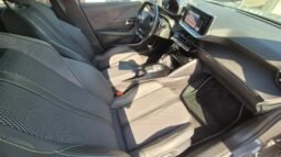 
										Peugeot 208 HYBRID GT 2025 completo									