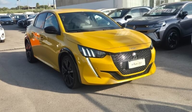 
								Peugeot 208 EAT8 GT 2023 completo									