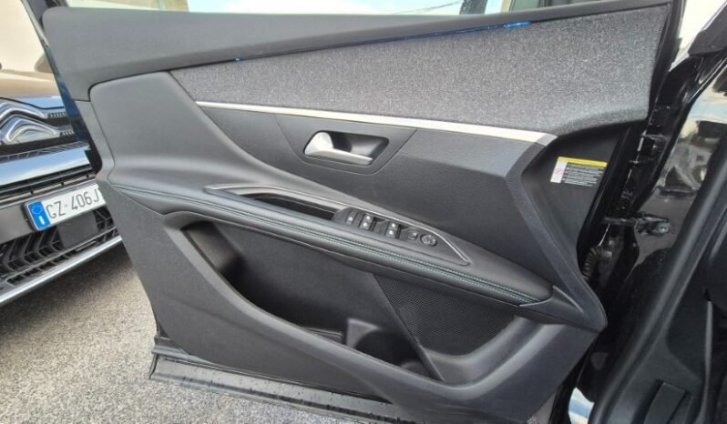 
								Peugeot 3008 ALLURE 2023 completo									