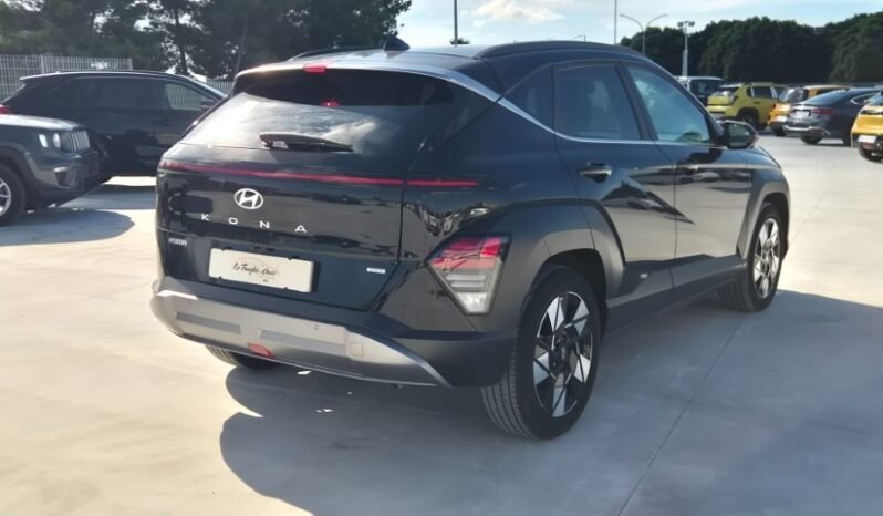
								Hyundai KONA HEV DCT XCLASS (TETTUCCIO APRIBILE) 2023 completo									