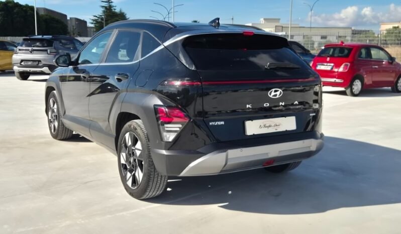 
								Hyundai KONA HEV DCT XCLASS (TETTUCCIO APRIBILE) 2023 completo									