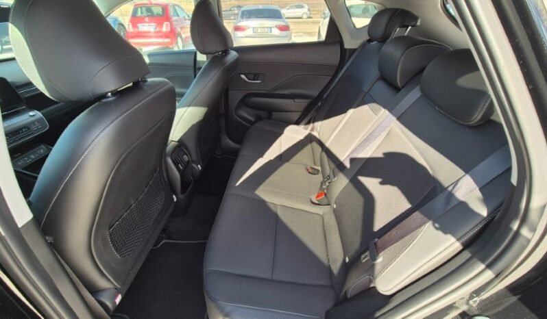 
								Hyundai KONA HEV DCT XCLASS (TETTUCCIO APRIBILE) 2023 completo									
