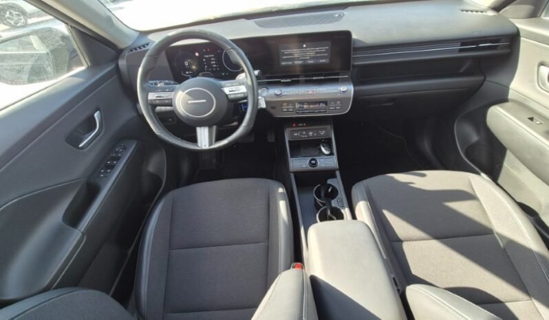 
								Hyundai KONA HEV DCT XCLASS (TETTUCCIO APRIBILE) 2023 completo									