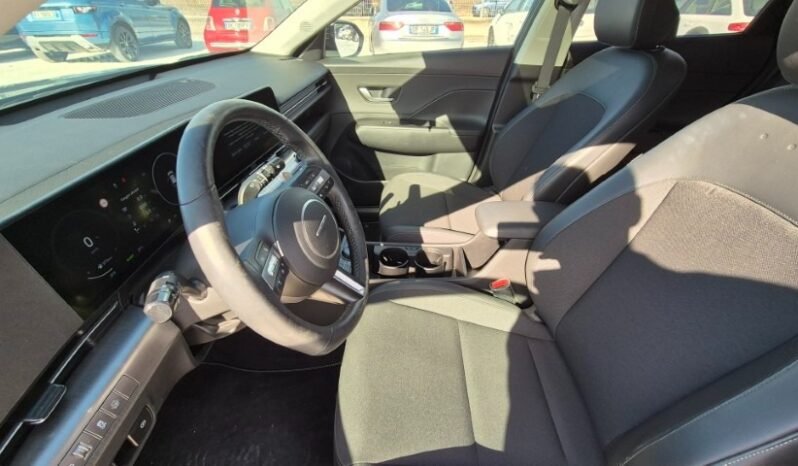 
								Hyundai KONA HEV DCT XCLASS (TETTUCCIO APRIBILE) 2023 completo									