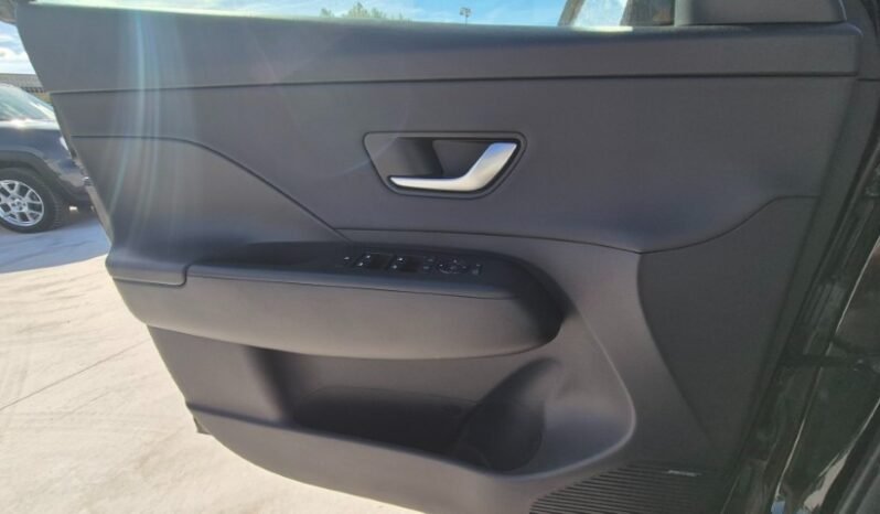 
								Hyundai KONA HEV DCT XCLASS (TETTUCCIO APRIBILE) 2023 completo									