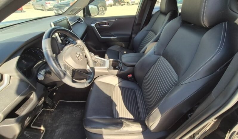 
								Toyota RAV 4 HV E-CVT 2WD BLACK EDITION 2021 completo									