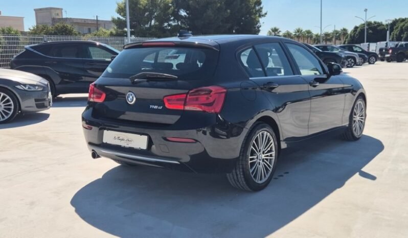 
								BMW 116D URBAN 2018 completo									