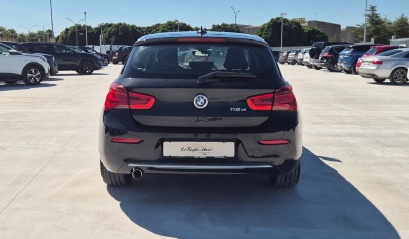 
								BMW 116D URBAN 2018 completo									