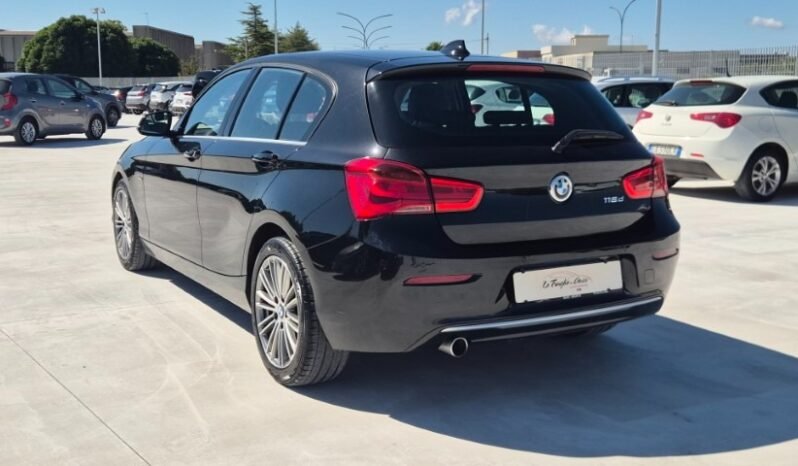 
								BMW 116D URBAN 2018 completo									