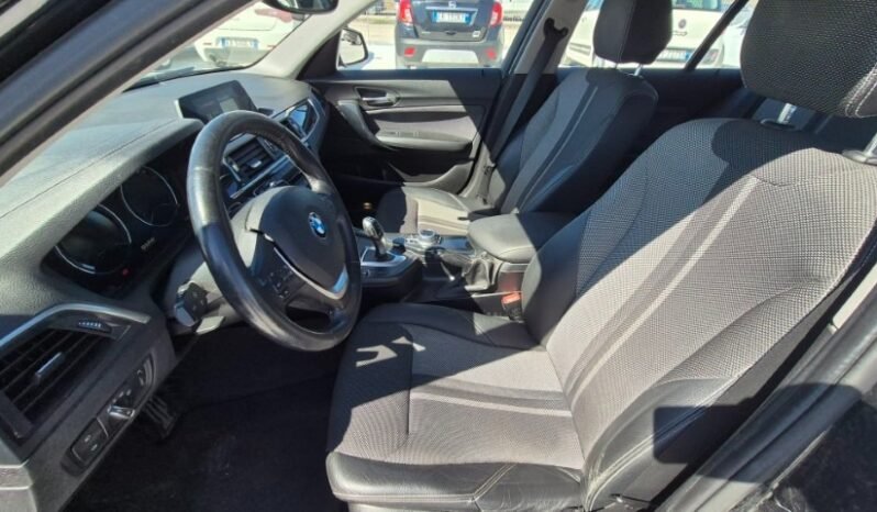 
								BMW 116D URBAN 2018 completo									