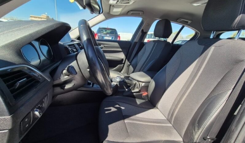 
								BMW 116D URBAN 2018 completo									