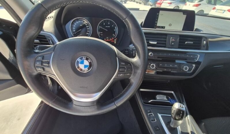 
								BMW 116D URBAN 2018 completo									