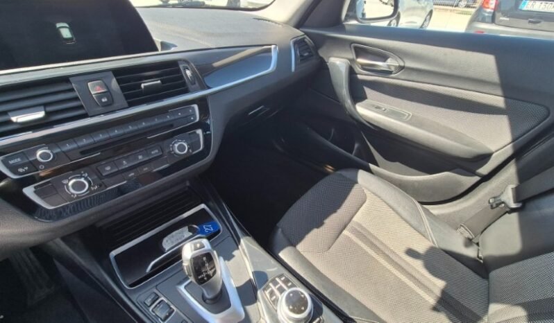 
								BMW 116D URBAN 2018 completo									