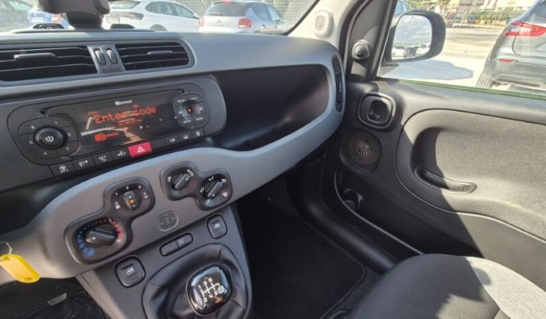 
								Fiat panda HYBRID CITY LIFE 2022 completo									